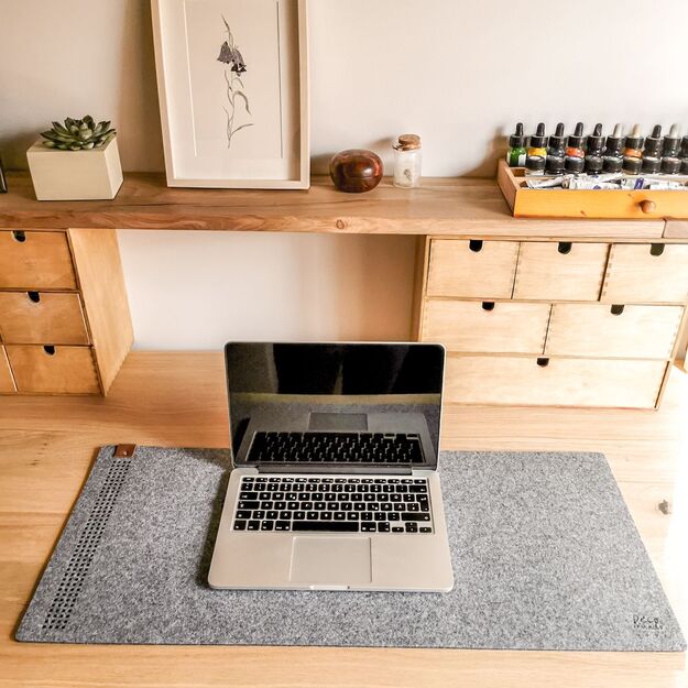 Kompiuterio, klaviatūros kilimėlis iš veltinio (80x35 cm). Įvairių spalvų.