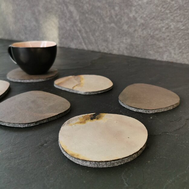 Padėkliukai iš akmens „Šviesūs akmenėliai“ arbatos/kavos puodeliams. 6 vnt.