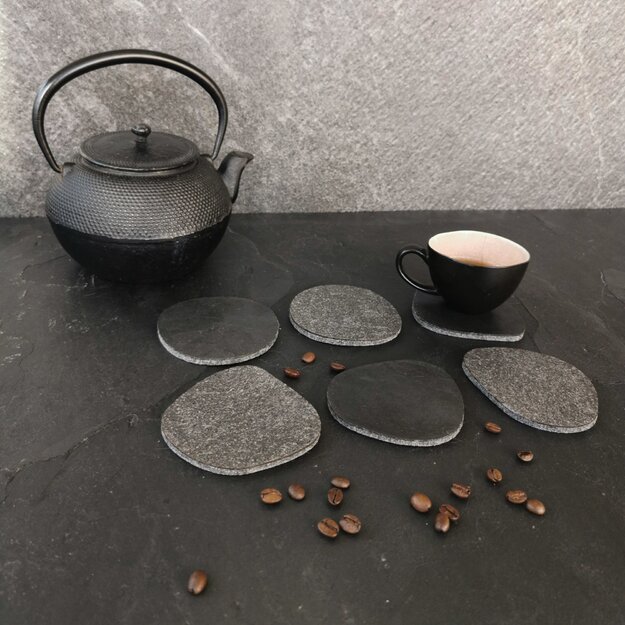Padėkliukai iš akmens „Tamsūs akmenėliai“ arbatos/kavos puodeliams. 6 vnt.