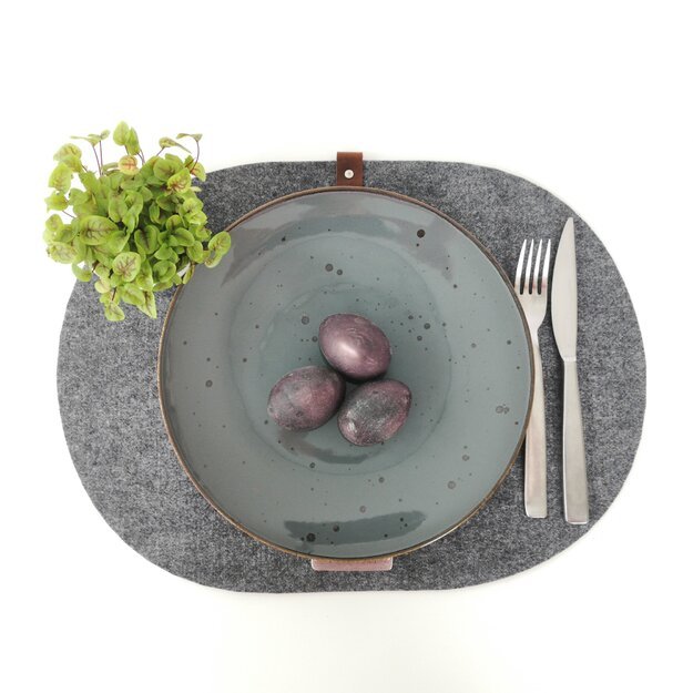 Grey felt oval shape table placemats "Skanaus! / Gero apetito!". Set of 2
