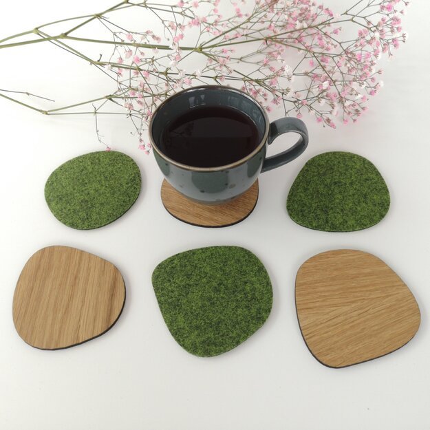 Ovalių formų žali padėkliukai "Akmenėliai" arbatos/kavos puodeliams iš medžio ir filco, 6 vnt.